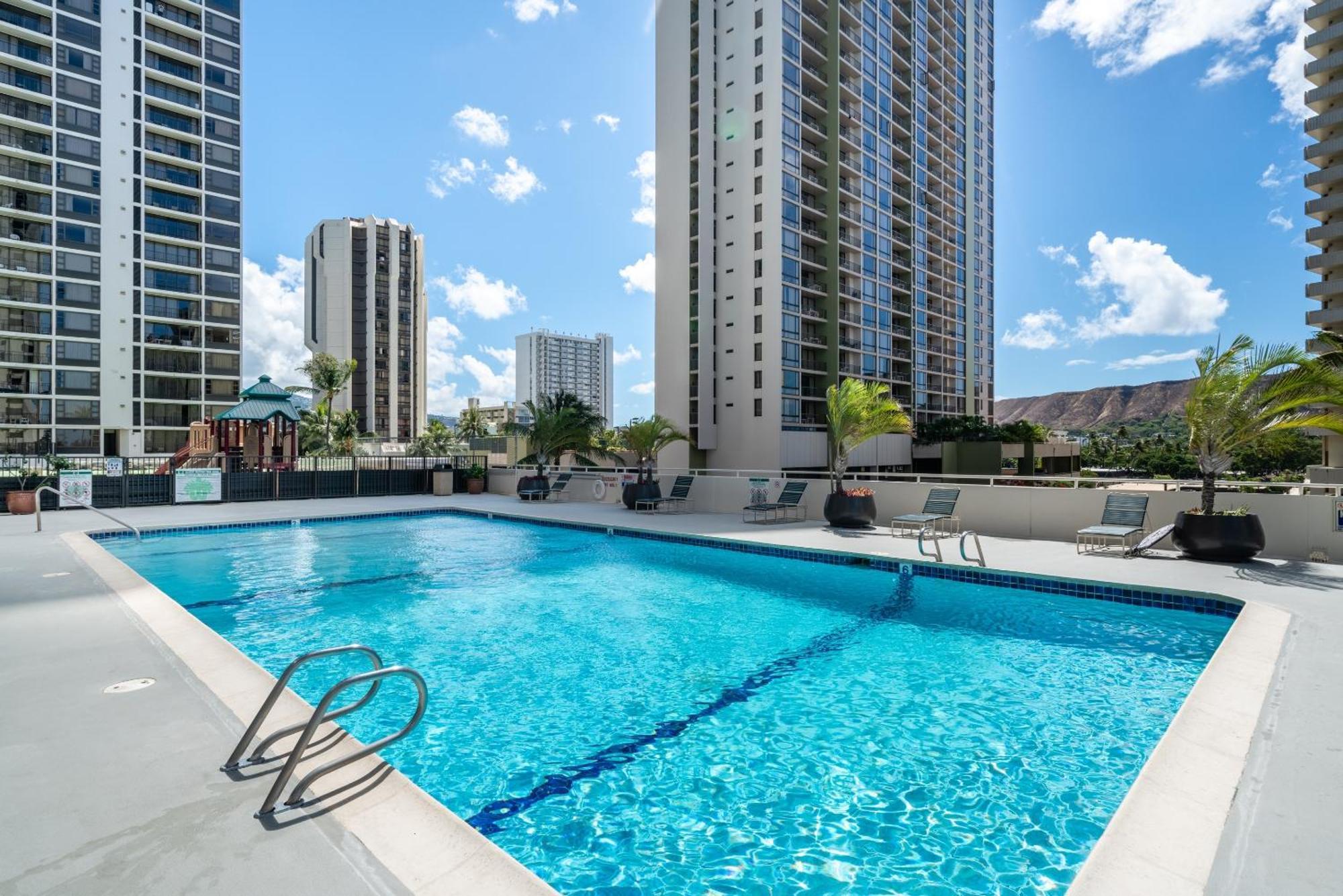 Light & Airy 8Th Floor Ocean View Condo With Lanai Condo Хонолулу Екстериор снимка